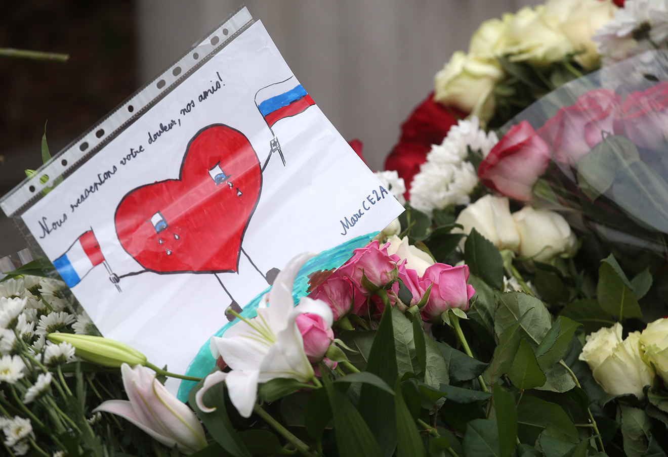 Flowers at the Embassy of France in Moscow, November 14, 2015