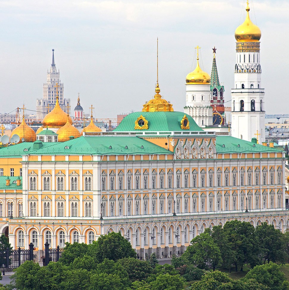 Тон большой кремлевский. Большой Кремлевский дворец. Большой Кремлёвский дворец Московский Кремль. Большой Кремлёвский дворец архитектура.